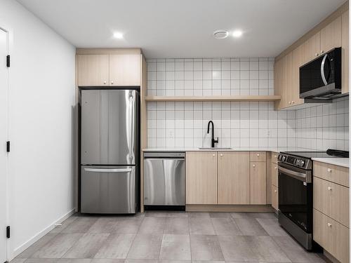 9252 76 Street, Edmonton, AB - Indoor Photo Showing Kitchen