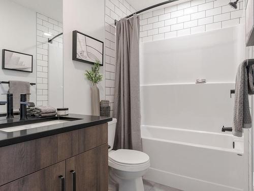 17328 2 Street, Edmonton, AB - Indoor Photo Showing Bathroom