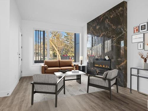 6273 112A Street, Edmonton, AB - Indoor Photo Showing Living Room