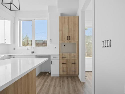 6273 112A Street, Edmonton, AB - Indoor Photo Showing Kitchen