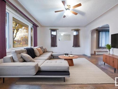 12106 81 Street, Edmonton, AB - Indoor Photo Showing Living Room