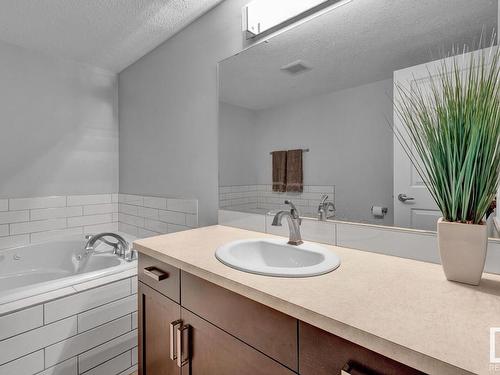 7731 Getty Wynd, Edmonton, AB - Indoor Photo Showing Bathroom