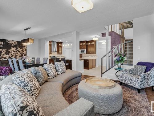 7731 Getty Wynd, Edmonton, AB - Indoor Photo Showing Living Room