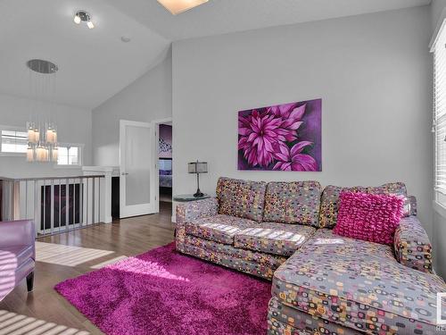 7731 Getty Wynd, Edmonton, AB - Indoor Photo Showing Living Room