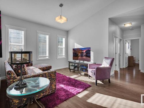 7731 Getty Wynd, Edmonton, AB - Indoor Photo Showing Living Room