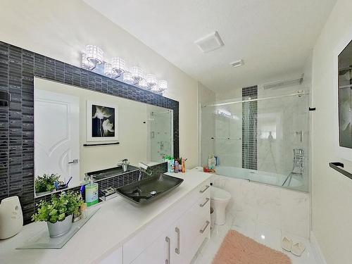 16611 9 St, Edmonton, AB - Indoor Photo Showing Bathroom