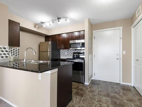 309 3207 James Mowatt Trail, Edmonton, AB - Indoor Photo Showing Kitchen