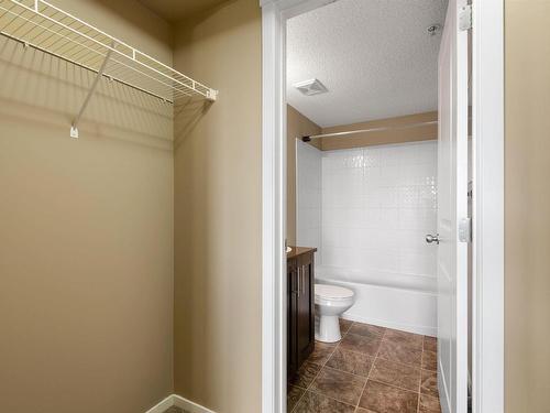 309 3207 James Mowatt Trail, Edmonton, AB - Indoor Photo Showing Bathroom