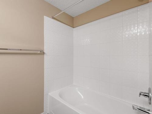 309 3207 James Mowatt Trail, Edmonton, AB - Indoor Photo Showing Bathroom