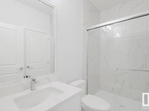 1339 14 Avenue, Edmonton, AB - Indoor Photo Showing Bathroom