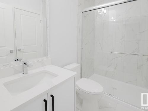 1339 14 Avenue, Edmonton, AB - Indoor Photo Showing Bathroom