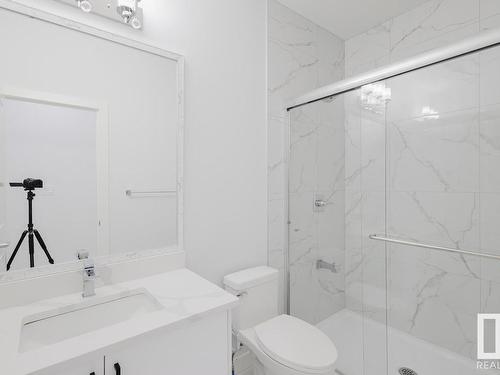 1339 14 Avenue, Edmonton, AB - Indoor Photo Showing Bathroom