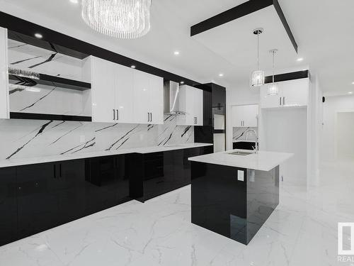 1339 14 Avenue, Edmonton, AB - Indoor Photo Showing Kitchen