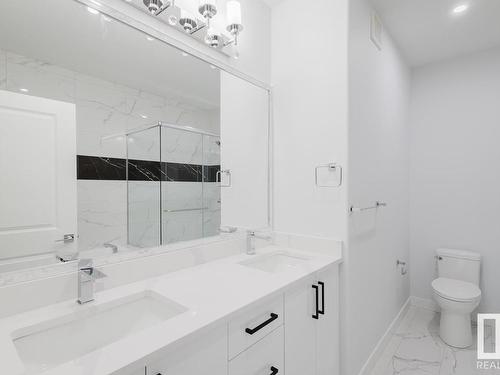 1339 14 Avenue, Edmonton, AB - Indoor Photo Showing Bathroom