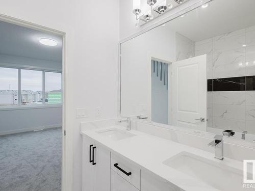 1339 14 Avenue, Edmonton, AB - Indoor Photo Showing Bathroom