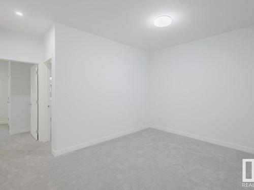 1339 14 Avenue, Edmonton, AB - Indoor Photo Showing Other Room