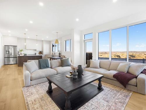 39 Darby Crescent, Spruce Grove, AB - Indoor Photo Showing Living Room