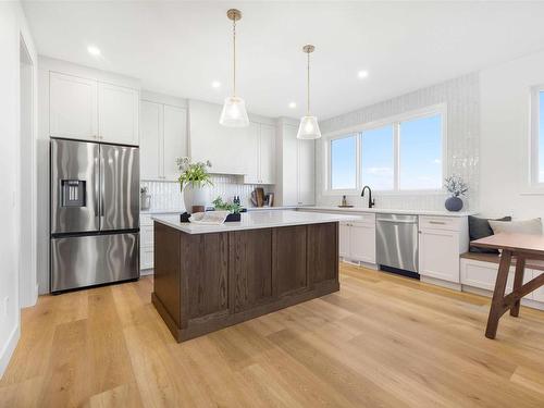 39 Darby Crescent, Spruce Grove, AB - Indoor Photo Showing Kitchen With Stainless Steel Kitchen With Upgraded Kitchen