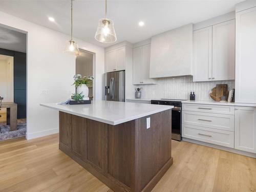 39 Darby Crescent, Spruce Grove, AB - Indoor Photo Showing Kitchen With Upgraded Kitchen