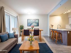 #1303 10410 102 AV NW  Edmonton, AB T5J 0E9