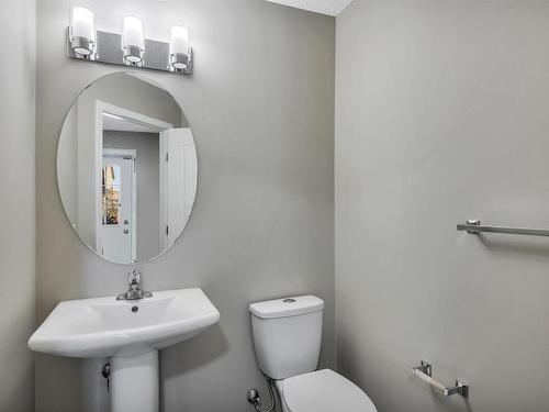 5325 15 Avenue, Edmonton, AB - Indoor Photo Showing Bathroom