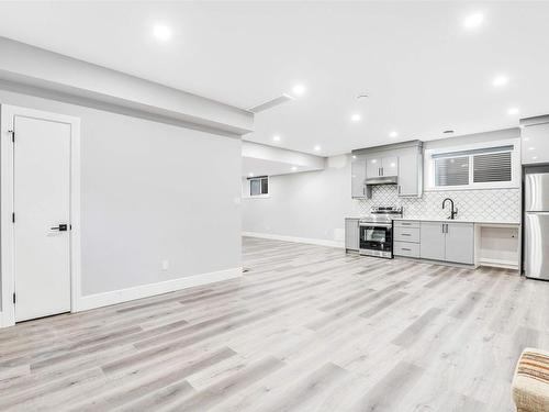 1740 18 Street, Edmonton, AB - Indoor Photo Showing Kitchen