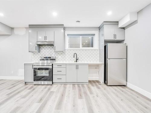 1740 18 Street, Edmonton, AB - Indoor Photo Showing Kitchen