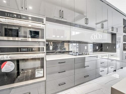 1740 18 Street, Edmonton, AB - Indoor Photo Showing Kitchen With Upgraded Kitchen