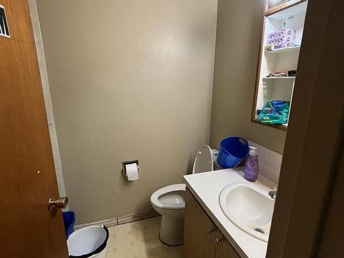 7723 75 Street, Edmonton, AB - Indoor Photo Showing Bathroom