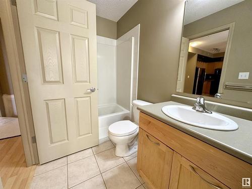 1-212 4245 139 Avenue, Edmonton, AB - Indoor Photo Showing Bathroom