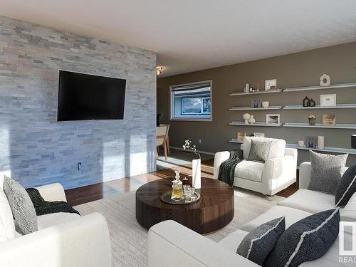 4208 104 Avenue, Edmonton, AB - Indoor Photo Showing Living Room