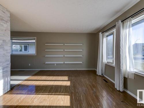 4208 104 Avenue, Edmonton, AB - Indoor Photo Showing Other Room