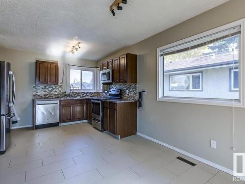 4208 104 Avenue, Edmonton, AB - Indoor Photo Showing Kitchen