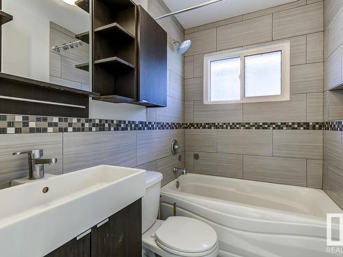 4208 104 Avenue, Edmonton, AB - Indoor Photo Showing Bathroom