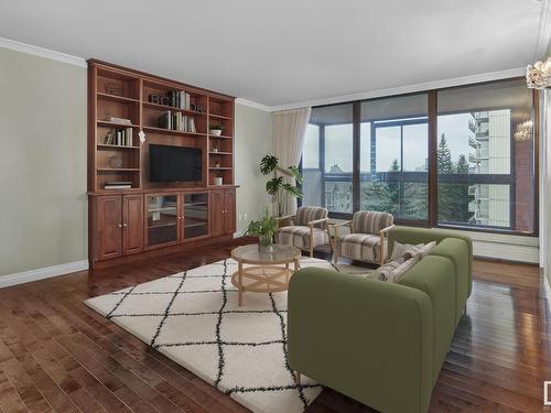 7C 10050 118 Street, Edmonton, AB - Indoor Photo Showing Living Room