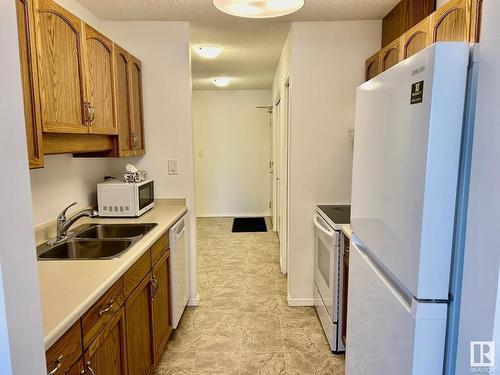 112 15503 106 Street, Edmonton, AB - Indoor Photo Showing Kitchen With Double Sink