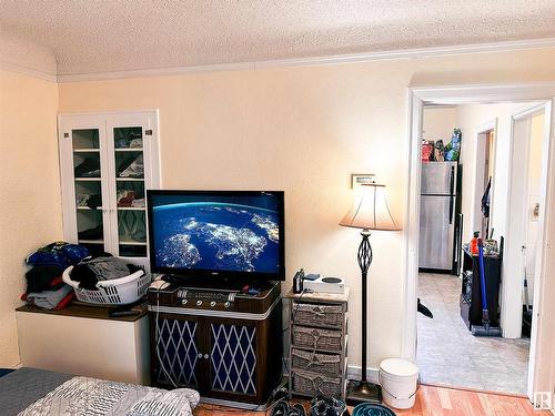 11836 95 Street, Edmonton, AB - Indoor Photo Showing Bedroom