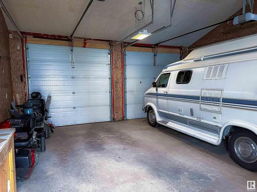 11836 95 Street, Edmonton, AB - Indoor Photo Showing Garage