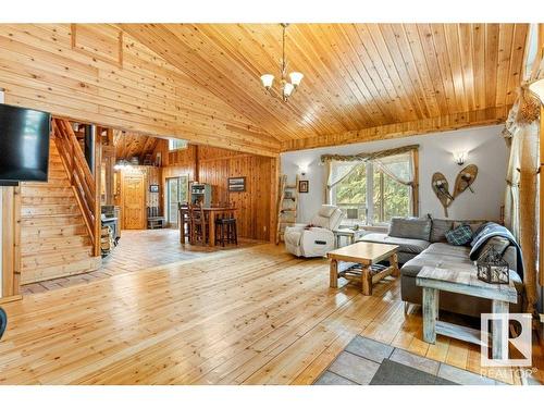 409 1414 Hwy 37, Rural Lac Ste. Anne County, AB - Indoor Photo Showing Living Room