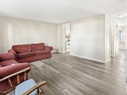 505 VILLAGE ON THE GR NW  Edmonton, AB T5A 1H2