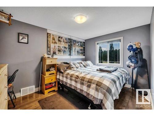 8-50322 Rge Rd 10, Rural Parkland County, AB - Indoor Photo Showing Bedroom