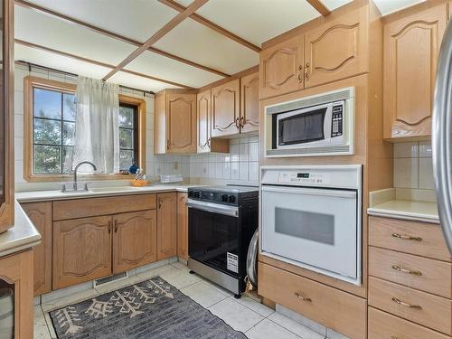 15719 77 Street, Edmonton, AB - Indoor Photo Showing Kitchen