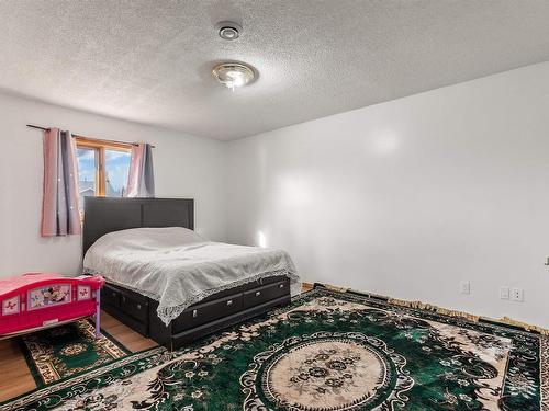 15719 77 Street, Edmonton, AB - Indoor Photo Showing Bedroom