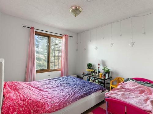 15719 77 Street, Edmonton, AB - Indoor Photo Showing Bedroom