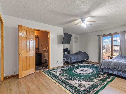 15719 77 Street, Edmonton, AB - Indoor Photo Showing Bedroom