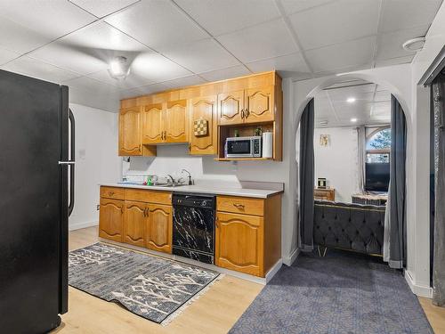 15719 77 Street, Edmonton, AB - Indoor Photo Showing Kitchen