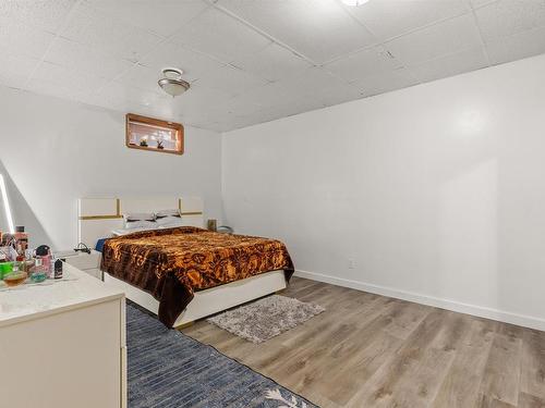 15719 77 Street, Edmonton, AB - Indoor Photo Showing Bedroom