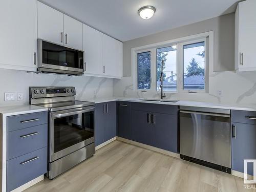 9311 169 Street, Edmonton, AB - Indoor Photo Showing Kitchen With Double Sink With Upgraded Kitchen