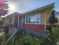 11922 50 ST NW  Edmonton, AB T5W 3C2