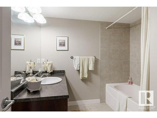 20578 92A Avenue, Edmonton, AB - Indoor Photo Showing Bathroom